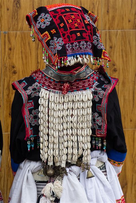 sea-shell-miao-tribe-traditional-outfits,-traditional-fashion,-traditional-dresses