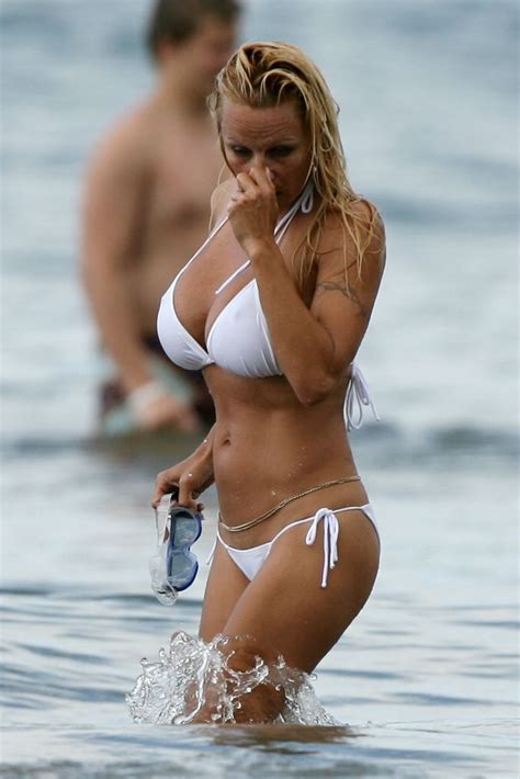 Pamela Anderson Playing In A White Bikini In Beach The Celebs Pics