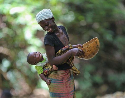 Pin By Dave O On Mother And Child Africa Woman Smile Photography Women