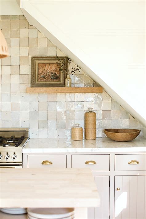 They have a bright and airy aesthetic that makes all of their designs stunning! Simple Shelf Styling Inspiration & Ideas | Kitchen design ...