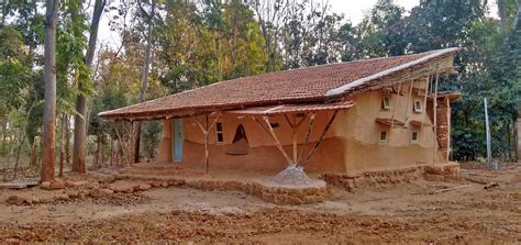 The roof was either thatched with grass or shingled with bark. The Wattle & Daub Cottage