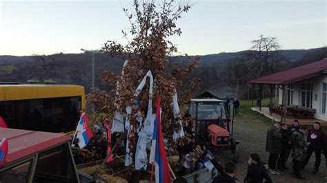 Pravoslavni Vjernici širom Srpske Proslavljaju Badnji Dan Foto