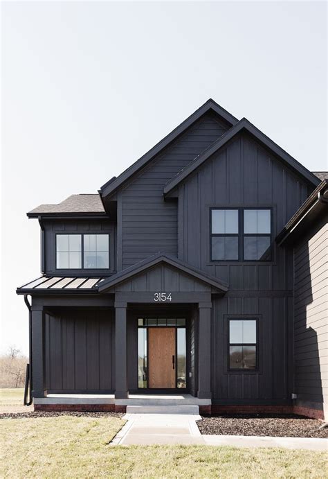 Elegant Black House With Stunning Exterior Paint