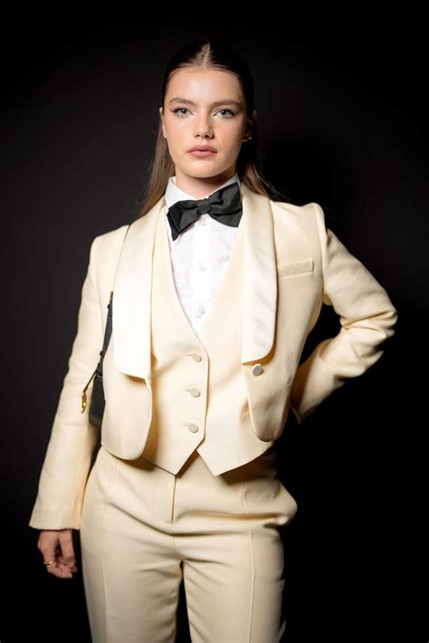 Florence Hunt Style, Clothes, Outfits and Fashion • CelebMafia