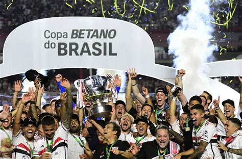 SPNet Campeão de tudo Veja cinco momentos marcantes no título do São Paulo da Copa do Brasil