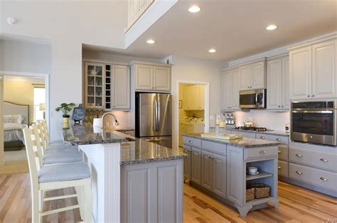 Maybe you would like to learn more about one of these? Great Country Kitchen with Kitchen island & Raised panel ...