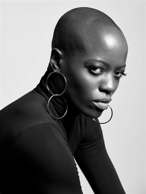 Florence Kasumba Actress Bald Big Hoops Foiine Afrikanische Schönheit Glatze Buzz Cut Frauen