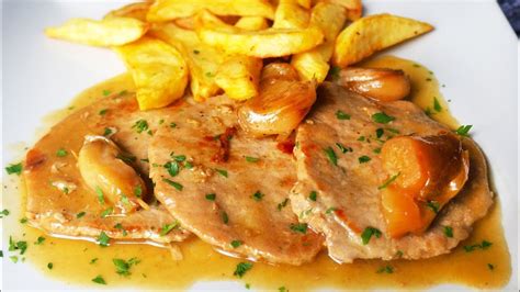 Los flamenquines son un filete de lomo de cerdo, o una chuleta deshuesada, rellena de jamón y queso. LOMO AL AJILLO - YouTube