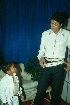 Michael Jackson Photo Michael And Emmanuel Lewis Backstage During The