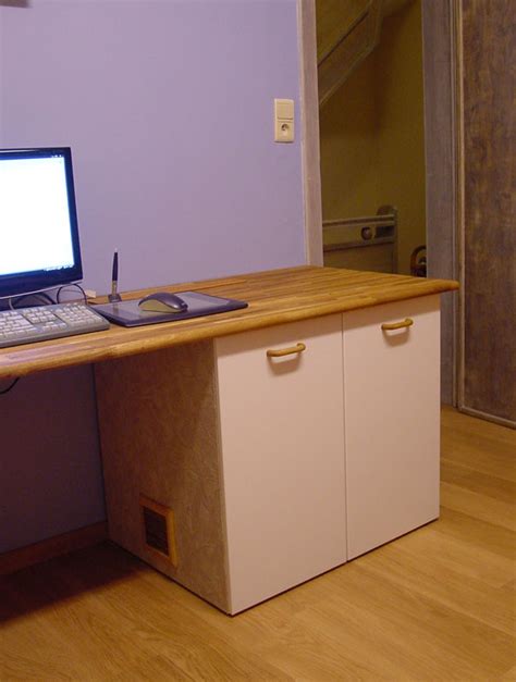 Build your own by combining your favorite tabletop, legs, and storage units. Custom computer desk - IKEA Hackers
