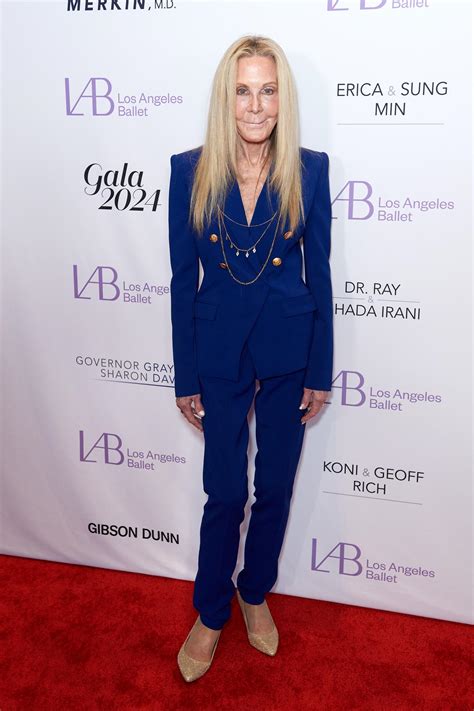 Fans Regret Joan Van Ark's Decision to Use Plastic Surgery – Her