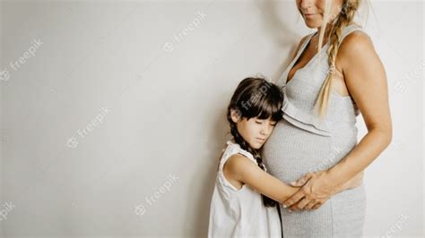 Premium Photo Girl Hugging Pregnant Mother