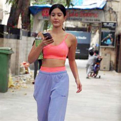 Shanaya Kapoor Flaunts Her Toned Midriff In A Sports Bra Proves Shes Raring To Be Launched In