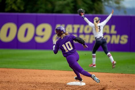 8 Reasons To Get Fired Up For University Of Washington Softball