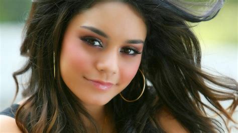 Free To Find Truth 33 Vanessa Hudgens Another 33 Disney Actress