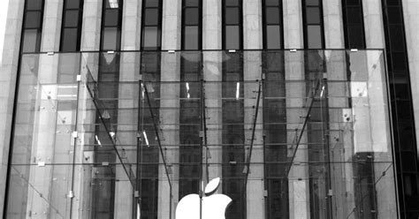 Iphone 4 New York The Apple Flagship Store On Fifth Avenue
