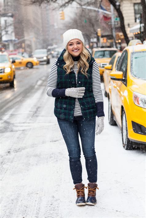 Cozy Outfit Ideas With Snow Boots To Copy This Winter - fashionsy.com