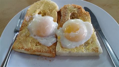 Ia dipercayai berasal dari wafer roti telur belanda. Xing Fu: EAT FIRST BEFORE GOING FOR WEDDING RECEPTION