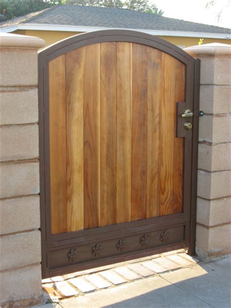 First fence has an exceptional variety of different styles and additions to wood fencing. Wood Fencing Los Angeles - Wood Fence & Gates Installation ...