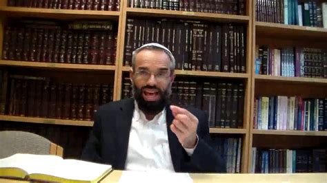 אז עמנואל מורנו, שפעולות חייו והנסיבות המדויקות בהן מצא את מותו נמצאות באיפול כבד, מכונה זה שנים כלוחם הטוב בעולם. ‫מורנו - מלאכת צד - שיעור מס' 57 חלק 7‬‎ - YouTube
