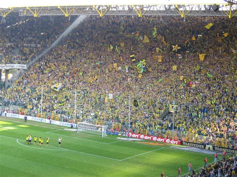 Wenn's um borussia dortmund und die südtribüne geht, schlagen die herzen höher. Les supporters du Borussia Dortmund