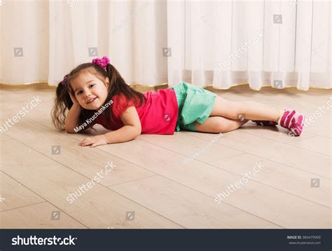 Happy Little Girl Lying On Floor Foto Stock 380479909 Shutterstock