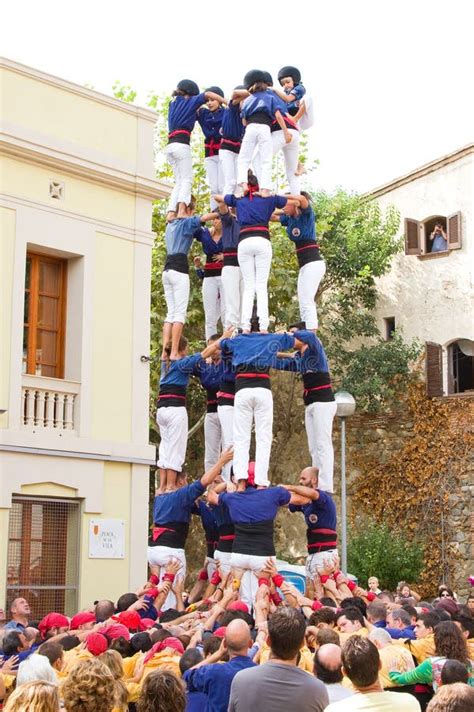 Torre Humana Foto Editorial Imagen De Escalada Folclore 25547391