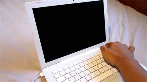 Apple Macbook 2006 Telegraph