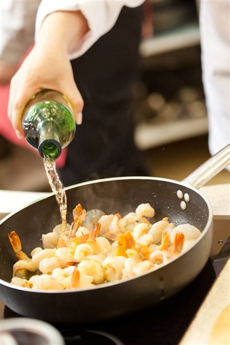 The Best Non-Alcoholic Substitutes for Red & White Wine ...