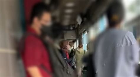 Viral Pria Rekam Bokong Wanita Di Halte Bus Polisi Anggota Akan Cek