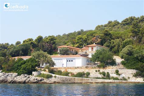 Einst heiratete hier der legendäre griechische reeder aristoteles onassis jackie kennedy. Skorpios island, Lefkada | A small private island in front ...