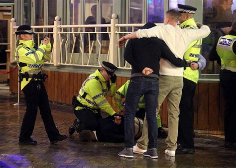 Бианка блю садится аналом на два хуя. Another sad drunk headed for cells or hard-pressed A&E ...