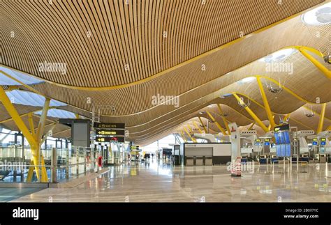 Wavy Roof Structure Of Barajas Airport Terminal 4 Madrid Spain Stock
