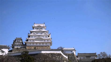 山形市ブルーインパルス飛行 みんな見上げて幸せに（2021令和3年5月23日撮影） 「ドギドギすっずねぇ」 「早ぐ来ねがてがぁ？」 「んねぇ、この高さから下ば覗ぐどよぅ」 山形市街はもちろん、360度の視界が広がる駐車場の屋上。 「高音質」姫路城ブルーインパルス～ハート - YouTube