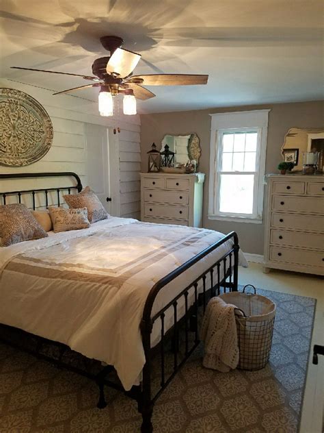 If you are looking to get inspiration for some amazing modern farmhouse master bedrooms look no further. Farmhouse bedroom | Master bedrooms decor, Farmhouse ...