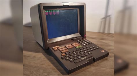 Raspberry Pi Minitel Project Adds Portability To Retro Computer Toms