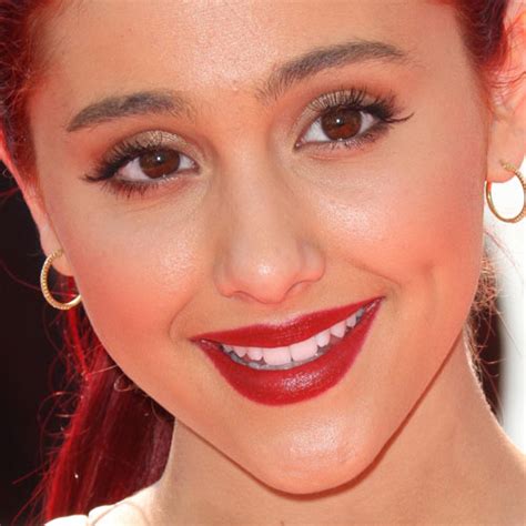 Ariana Grande Makeup Pink Eyeshadow Taupe Eyeshadow And Pink Lipstick