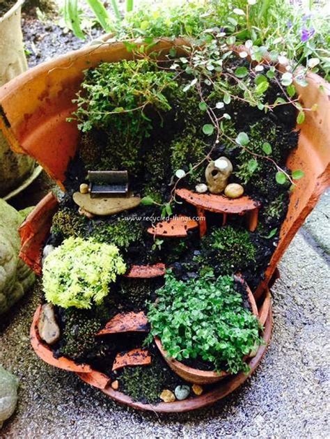 Broken Pots Turned Into Brilliant Fairy Garden Ideas Jardim De Fadas