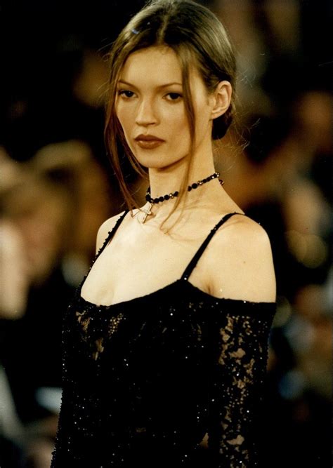 this set of nineties supermodel updos will get you through the rest of summer 90s fashion