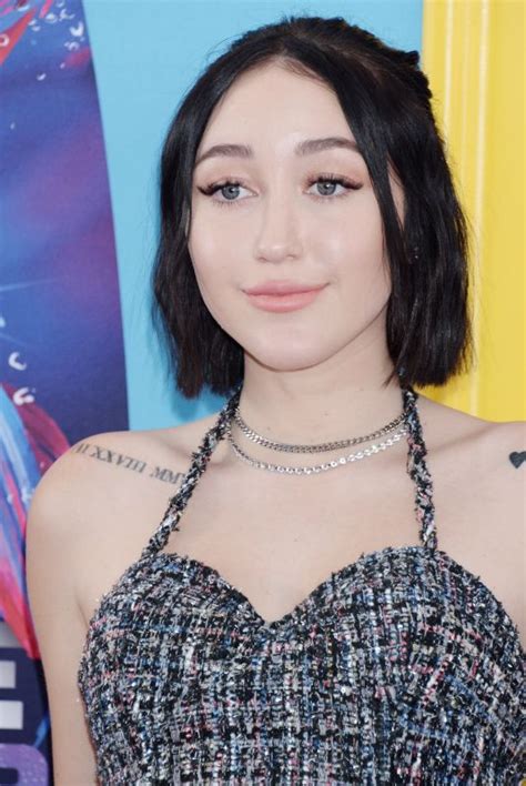 I don't know if she writes her own songs but man they're deep and relatable. NOAH CYRUS at 2018 Teen Choice Awards in Beverly Hills 08 ...