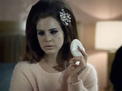El Video De Lana Del Rey Cantando Blue Velvet Para Handm — Rockandpop