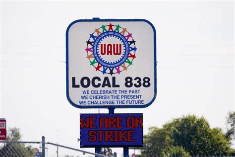 Local Uaw 838 Members Part Of Strike At Deere Waterloo Works News