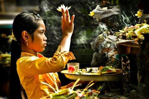 Mengenal Aktivitas Umat Hindu Sehari Hari Di Bali