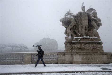 In Pictures Snow Hits Rome As Beast From The East Sweeps Wintry