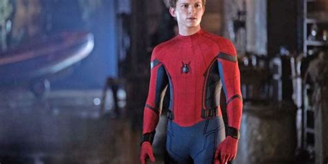Tom Holland Reveals Spider Man Star Wore Fake Bum On Set Fm