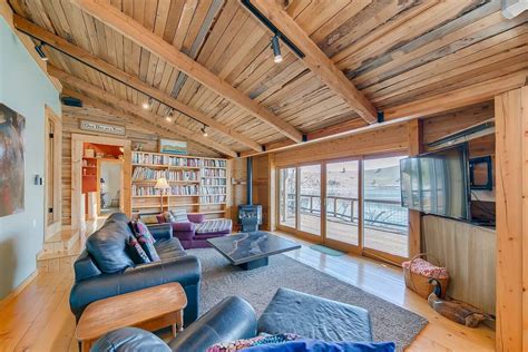 Resort directory featuring a complete list of 35 pet friendly resorts. 10 Epic Pet-Friendly Cabin Rentals in Oregon