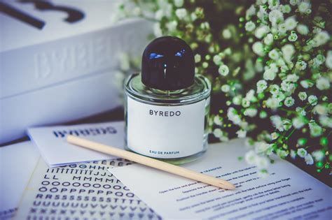 Shop byredo's collection of perfumes, candles, makeup, leather and body care. Frische Brise und ein bisschen Gin: Unnamed von Byredo ...