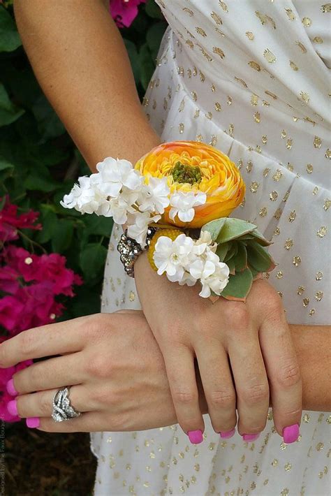 How To Make A Wrist Corsage Diy Wrist Corsage Diy Wedding Flowers