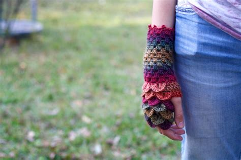 Crochet dragon scale crocodile stitch gloves patterns. Dragon Gloves - Free Crochet Pattern - Psychedelic Doilies