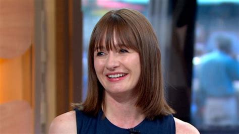 Emily Mortimer Interview A Look Inside Hbos New Series The Newsroom Video Abc News